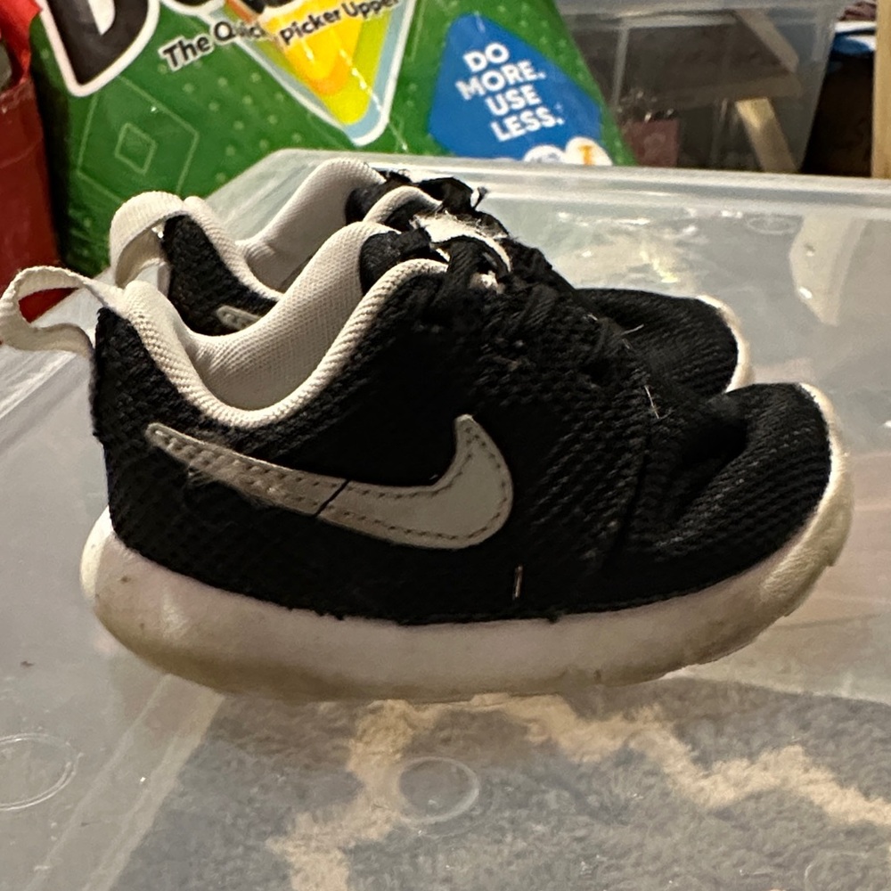 Nike Kids Black and Gray Sneakers